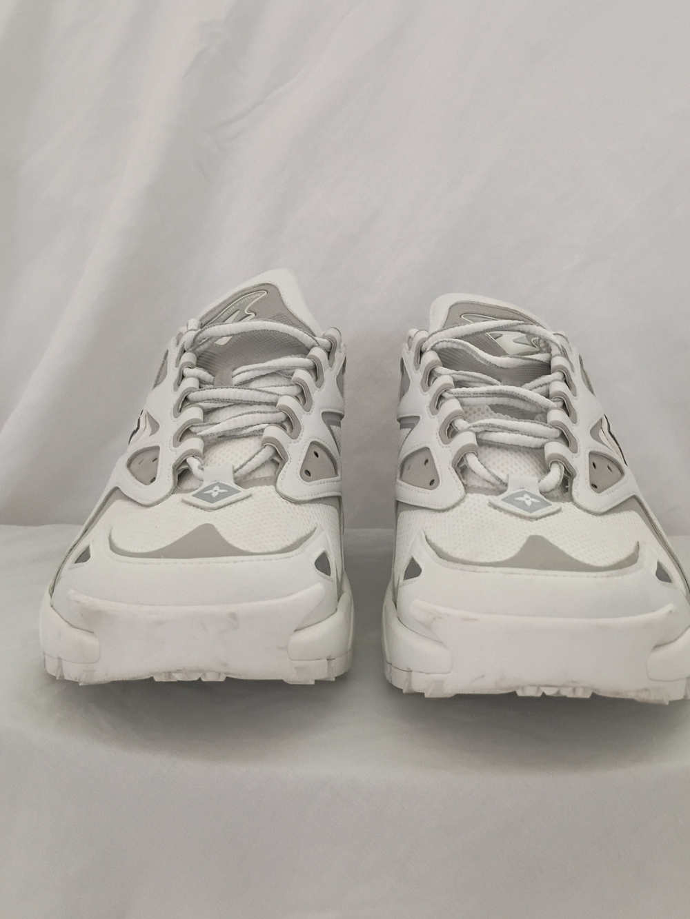 Louis Vuitton Runner Tatic Sneakers - White/Grey -  Men's LV Size 10 (US 11) - Picture 7 of 14